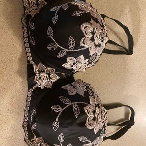 Black and white flower bra